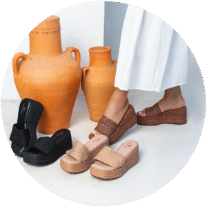 Sandálias em diferentes cores e estilos