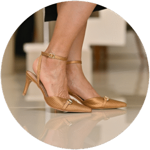 Sapato de salto alto dourado