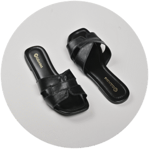 Sandálias pretas de tiras cruzadas